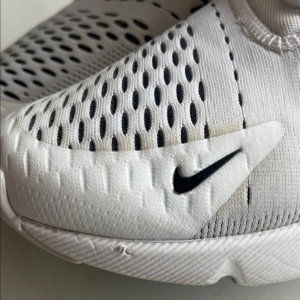 Nike White & Black Air Max 270 Running Shoes - Picture 3 of 13